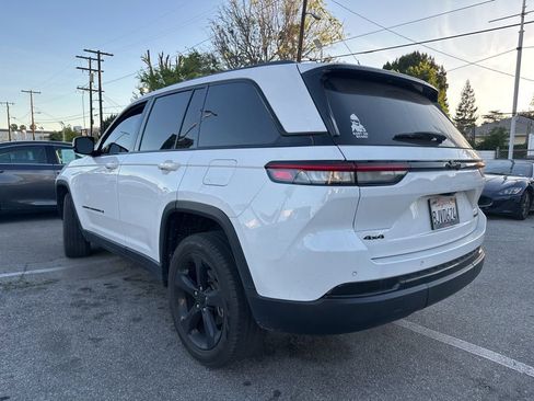 Used 2023 Jeep Grand Cherokee Limited w/ Black Appearance Package image 4