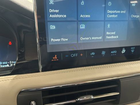 New 2025 Lincoln Corsair Grand Touring w/ Rear Removable Package Tray image 19