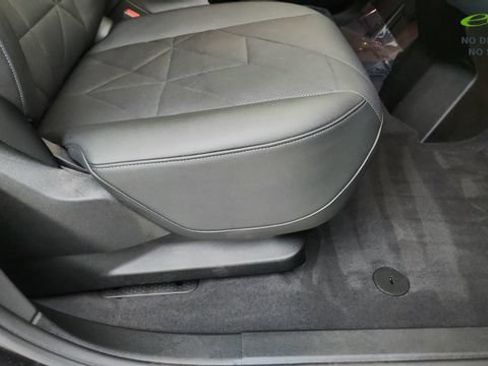 Used 2024 BMW iX xDrive50 w/ Sport Package AWD/4WD image 25