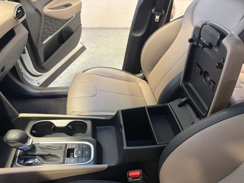 Used 2019 Hyundai Santa Fe Limited AWD/4WD image 21