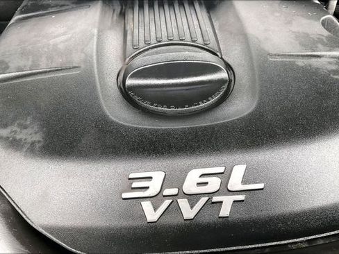 Used 2012 Jeep Grand Cherokee Overland w/ Mopar Chrome Edition Group image 32