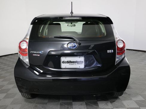 Used 2014 Toyota Prius C One image 3