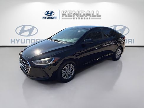 Used 2017 Hyundai Elantra SE image 3