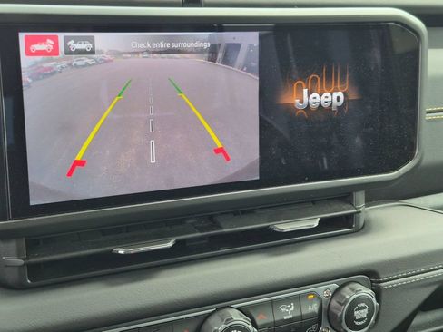 Used 2024 Jeep Wrangler Unlimited Sahara w/ Technology Group AWD/4WD image 18