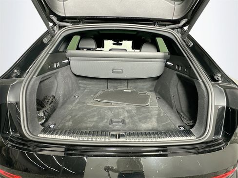 Used 2022 Audi e-tron Premium Plus w/ Premium Plus Package image 28