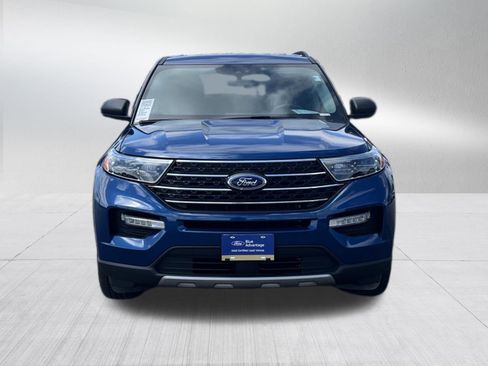 Used 2022 Ford Explorer XLT w/ Equipment Group 202A image 2