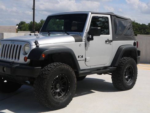 Used 2008 Jeep Wrangler X AWD/4WD image 3