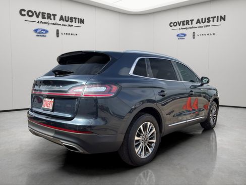 Used 2022 Lincoln Nautilus FWD w/ Premium Package image 5