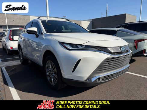 Used 2022 Toyota Venza XLE image 1