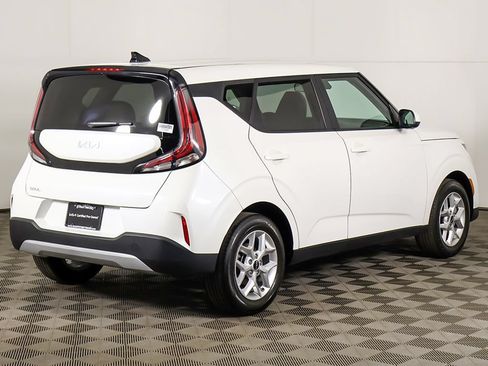 Certified 2023 Kia Soul LX w/ LX Technology Package FWD image 9