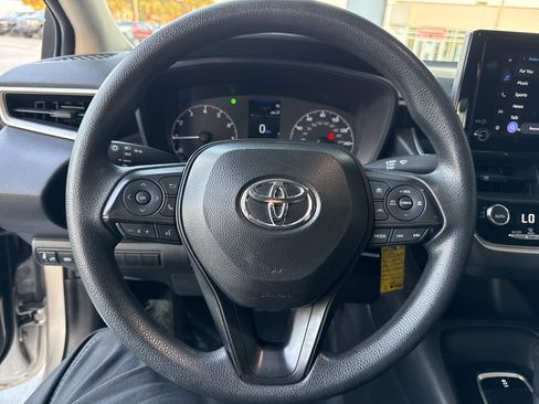 Used 2025 Toyota Corolla LE FWD image 17