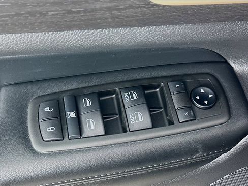 Used 2016 Jeep Grand Cherokee Laredo w/ Quick Order Package 23E AWD/4WD image 22