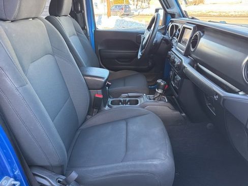 Used 2022 Jeep Gladiator Sport image 28