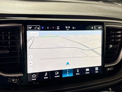 New 2026 Chrysler Pacifica Limited image 16