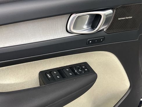 Used 2024 Volvo XC40 B5 Ultimate w/ Protection Package Premier image 16