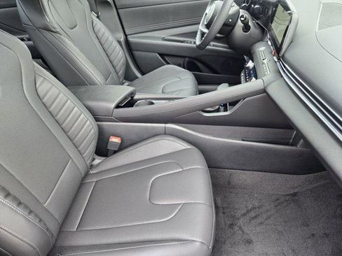 New 2025 Hyundai Elantra Limited image 9