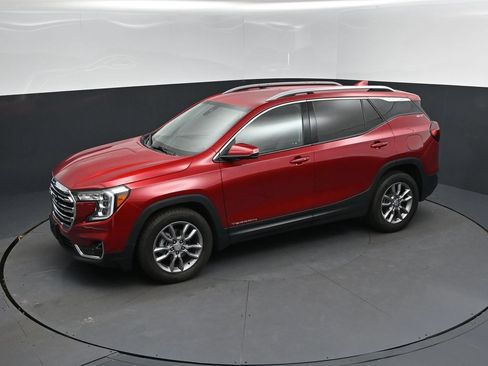 Used 2024 GMC Terrain SLT w/ Tech Package FWD image 32