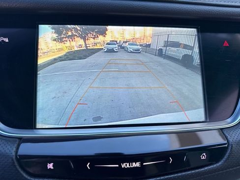 Used 2018 Cadillac XT5 AWD image 9