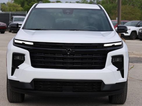 Used 2025 Chevrolet Traverse LT w/ Midnight/Sport Edition AWD/4WD image 2