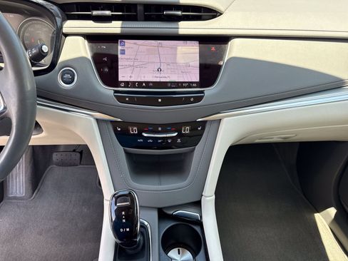 Used 2021 Cadillac XT5 Premium Luxury FWD image 38