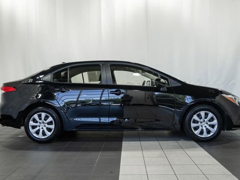 Used 2025 Toyota Corolla LE FWD image 3