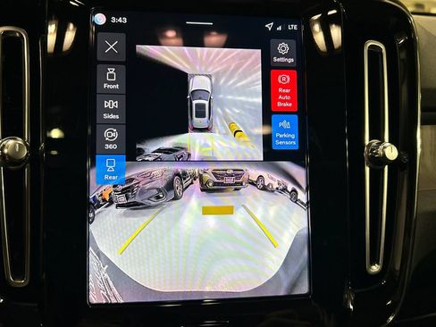 Certified 2026 Volvo XC40 B5 Plus AWD/4WD image 17