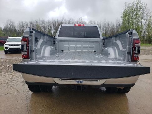 Used 2024 RAM 3500 Tradesman w/ Chrome Appearance Group AWD/4WD image 5