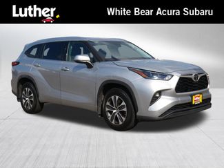 Used 2021 Toyota Highlander XLE AWD/4WD video 1