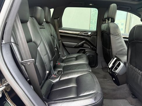 Used 2016 Porsche Cayenne S image 29
