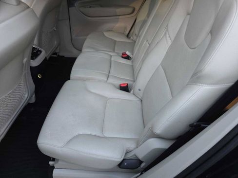Used 2016 Volvo XC90 T6 Momentum w/ Momentum Plus Package image 12