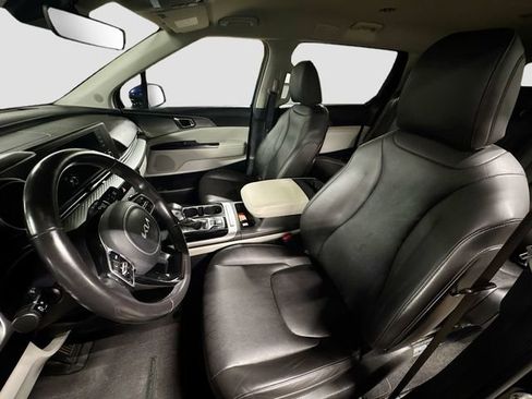 Used 2024 Kia Carnival LX image 21