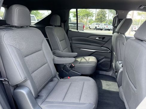 Used 2025 Chevrolet Traverse LT FWD image 25