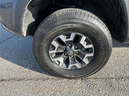 Used 2020 Toyota Tacoma TRD Off-Road image 10