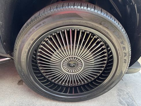 Used 2012 Cadillac Escalade Luxury image 33