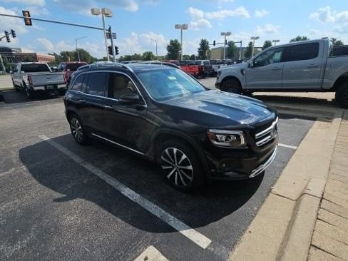 Used 2023 Mercedes-Benz GLB 250 4MATIC image 2