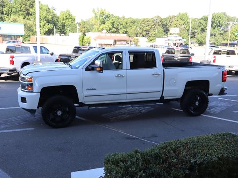 Used 2019 Chevrolet Silverado 2500 High Country w/ Duramax Plus Package AWD/4WD image 8