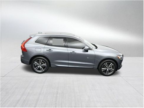 Used 2019 Volvo XC60 T8 Momentum w/ Premium Package AWD/4WD image 19