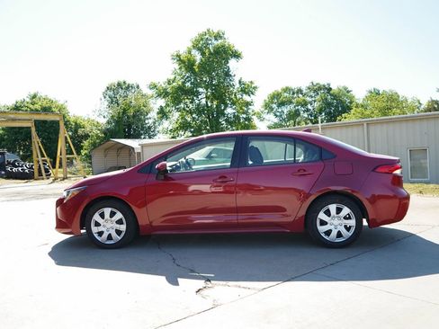 Used 2021 Toyota Corolla LE image 23