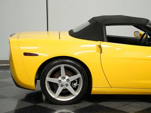 Used 2005 Chevrolet Corvette Convertible w/ Performance Handling Package image 23