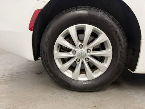 Used 2017 Chrysler Pacifica Touring w/ Tire & Wheel Group FWD image 63