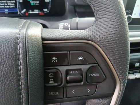 Used 2025 Toyota Tacoma TRD Sport image 19