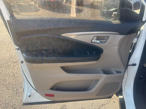 Used 2018 Honda Pilot EX image 11