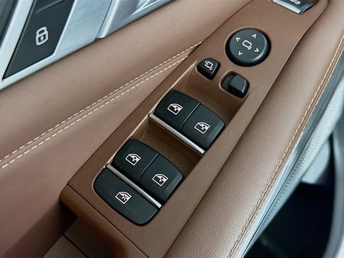 Used 2020 BMW X5 M50i w/ Executive Package image 18