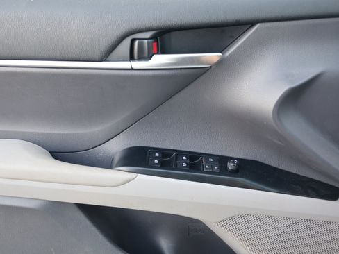 Used 2019 Toyota Camry SE w/ Audio Package FWD image 12
