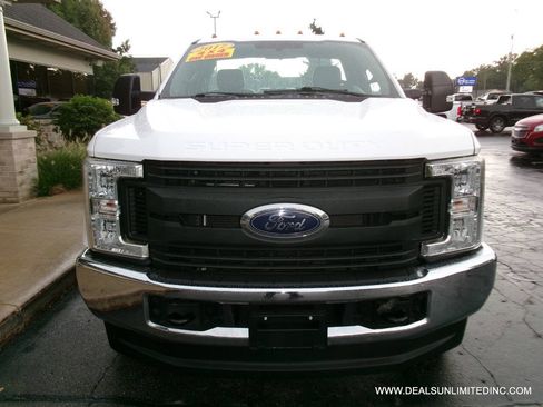 Used 2017 Ford F250 XL w/ Power Equipment Group AWD/4WD image 18