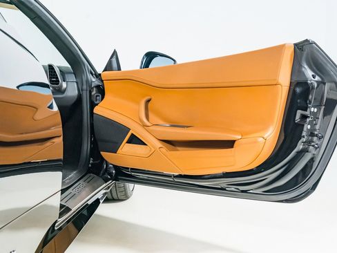 Used 2014 Ferrari 458 Spider image 31