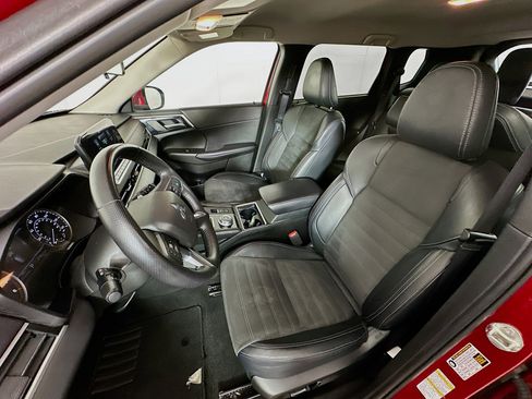 Used 2024 Mitsubishi Outlander SE image 13