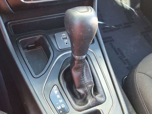 Used 2019 Jeep Cherokee Latitude w/ Popular Appearance Group FWD image 20