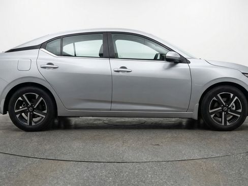 Used 2025 Nissan Sentra SV FWD image 11