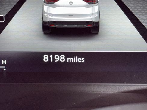 Used 2024 Nissan Rogue Platinum w/ Platinum Premium Package image 6